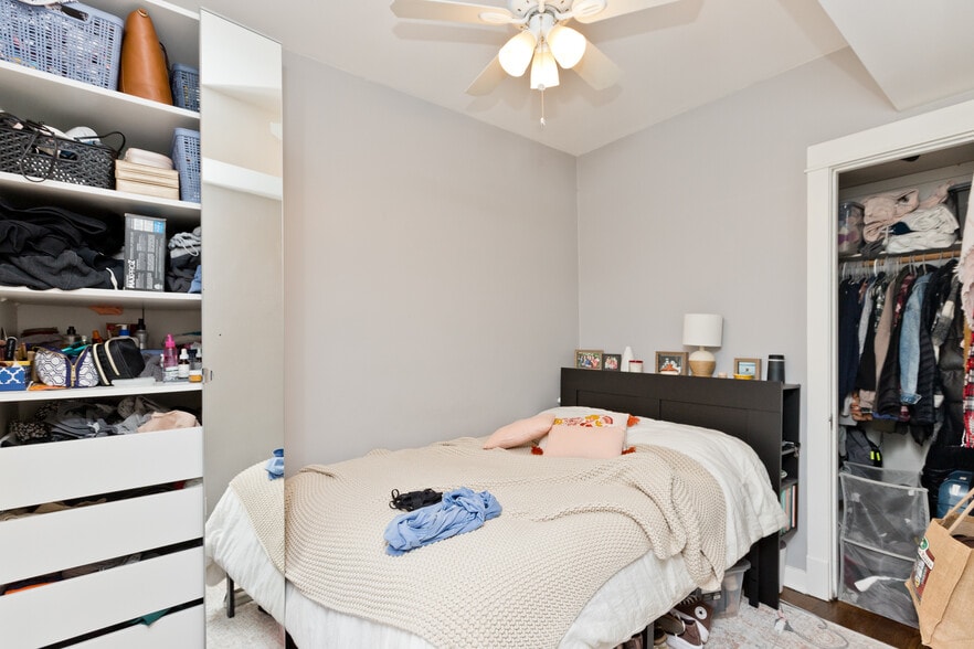 Building Photo - 3253 N Kenmore Ave