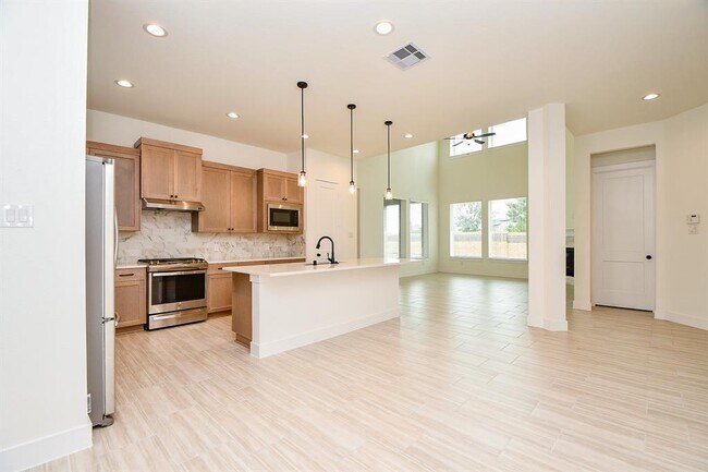 Building Photo - 7319 Bayberry Crescent Ln