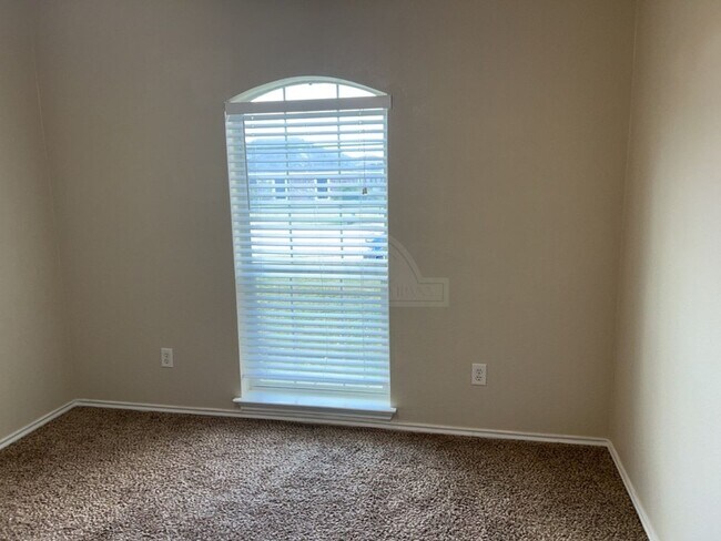 Building Photo - 309 Viola Dr