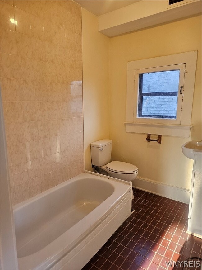 Building Photo - 714 Buffalo Ave