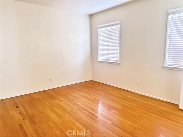 Building Photo - 1127 E Larkwood St