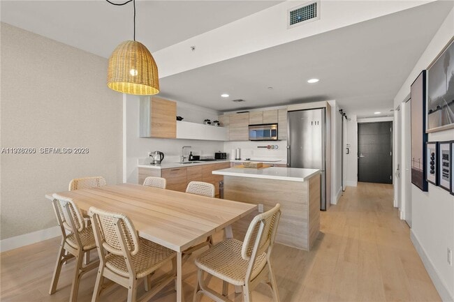 Building Photo - 16385 Biscayne Blvd