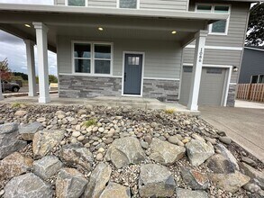 Building Photo - 616
