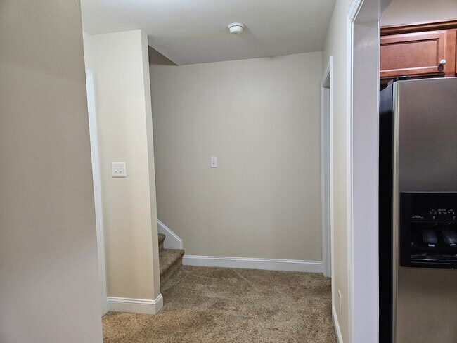 Building Photo - 550 Orchard Falls Dr