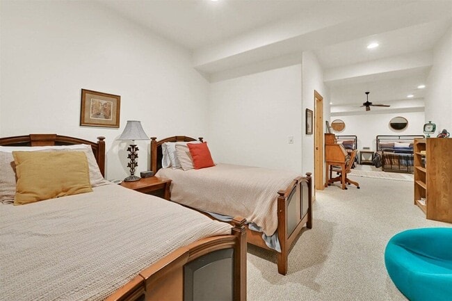 Building Photo - 5176 Fairview Loop