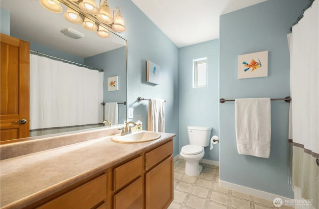 Building Photo - Spacious 4-Bedroom Gem with Fully Fenced Y...