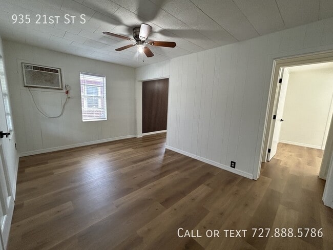 Building Photo - 935 21st St S