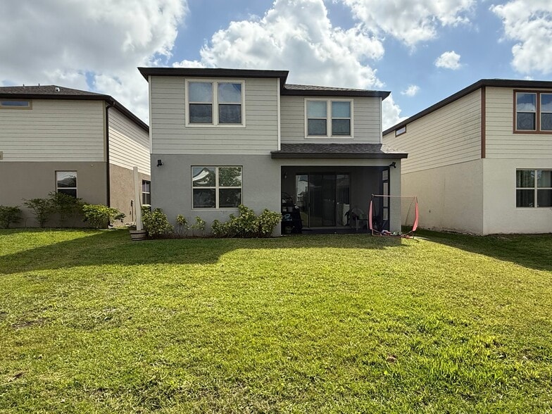 Building Photo - 2643 E Lake Pointe Dr