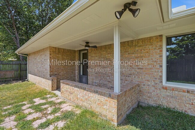 Building Photo - 1908 Paula Dr