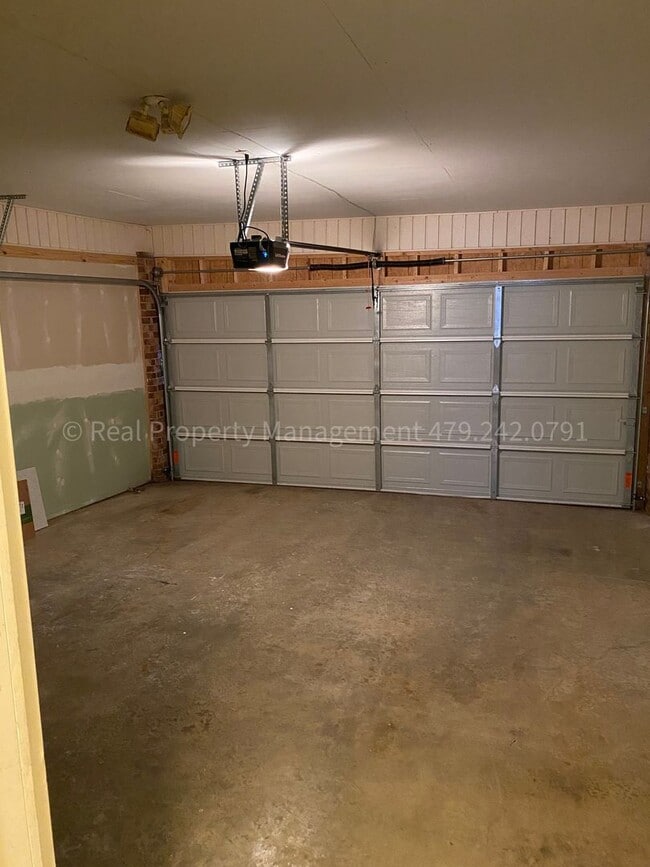 Building Photo - 1901 S 72nd St