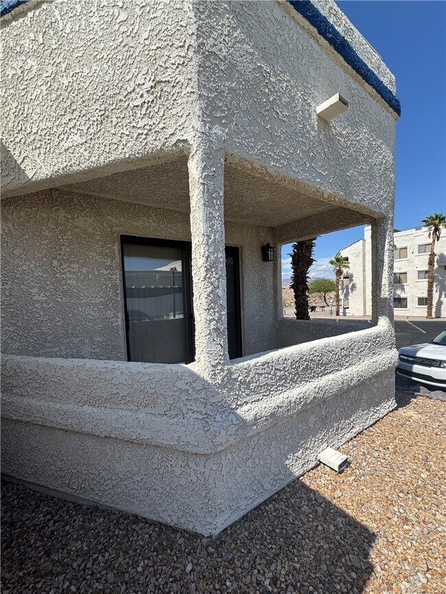 Building Photo - 2022 Merrill Ln