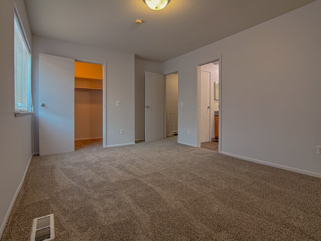 Bedroom - Waverly Flatz