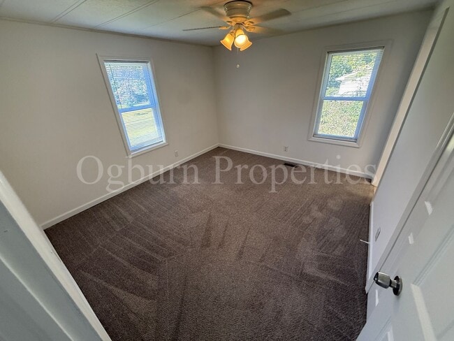 Building Photo - 4905 La Crest Ct