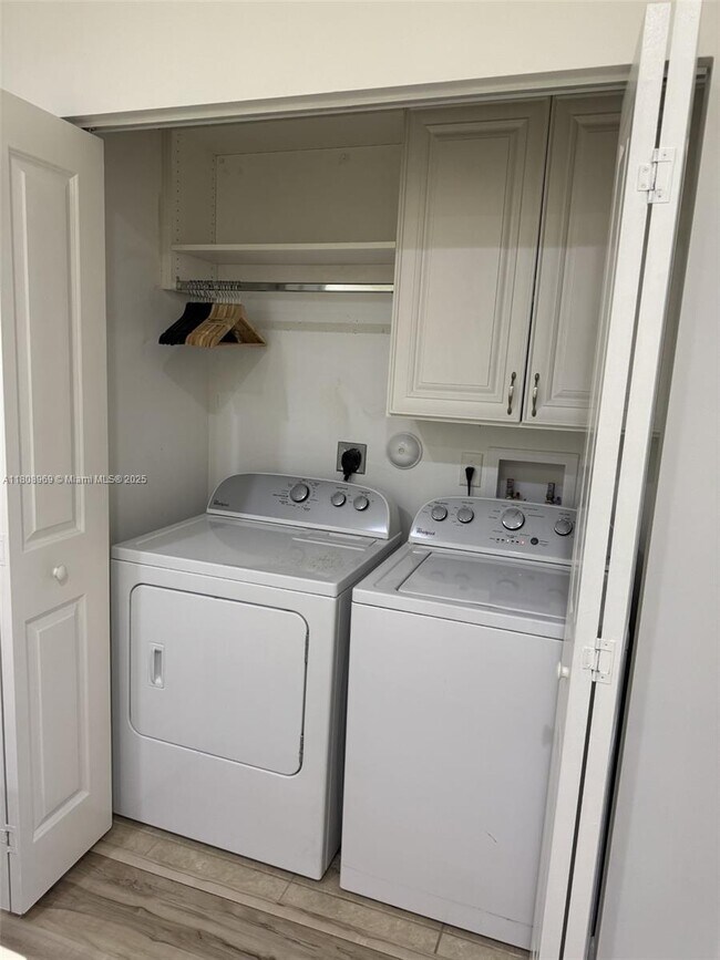 Building Photo - 4849 NW 57th Ct