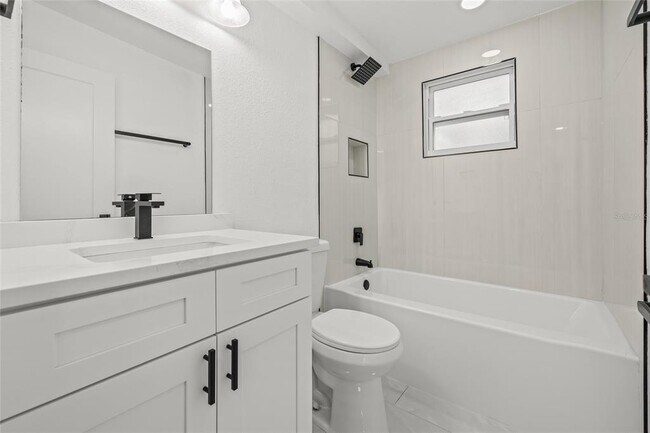 Building Photo - 2134 Catalina Dr