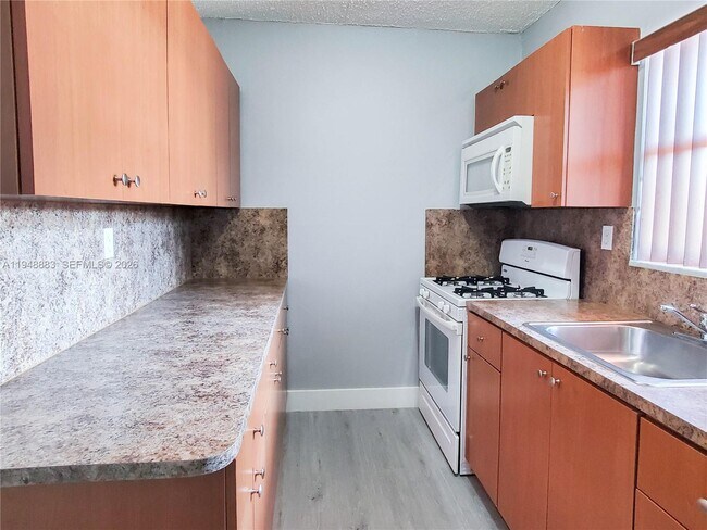 Building Photo - 1265 W 24th St