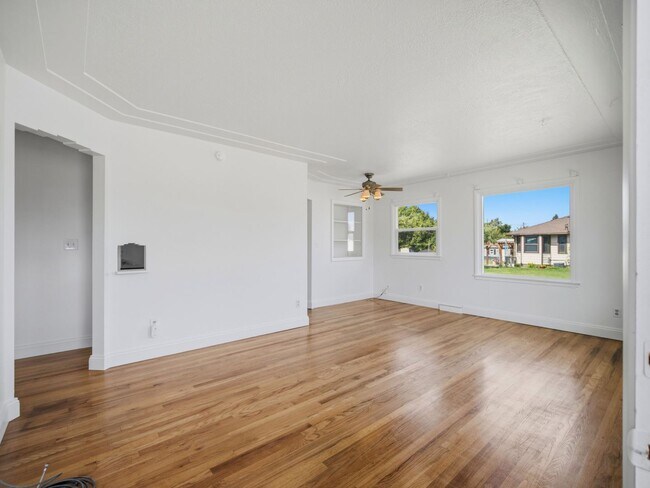 Building Photo - Charming Northwest Spokane Home | Minutes from Audubon Park & Downriver Golf Course