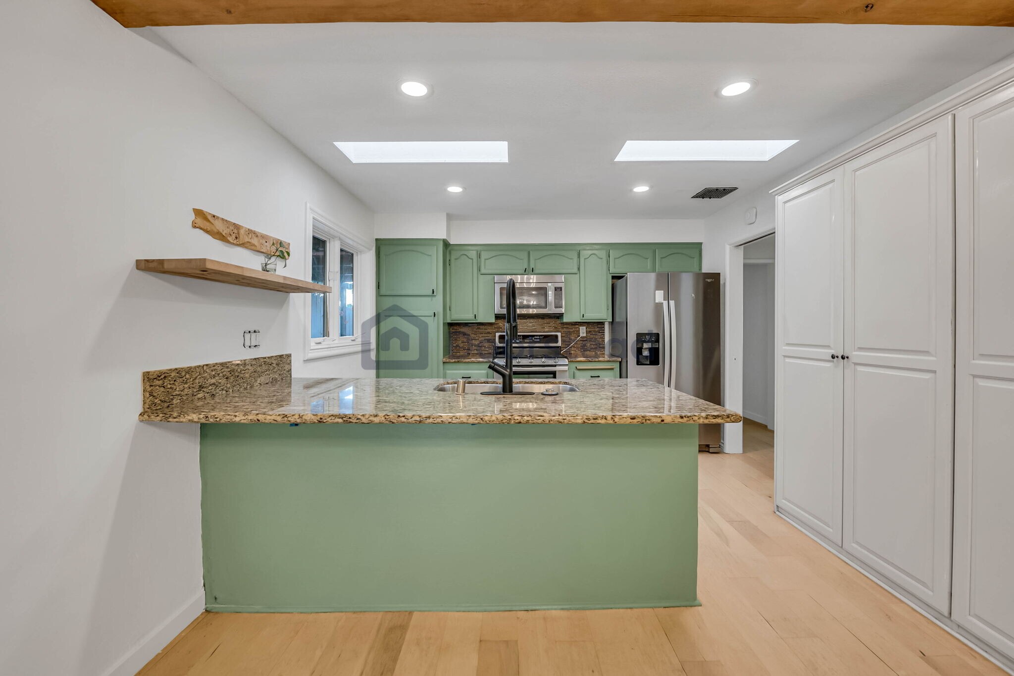 Building Photo - 5368 Calatrana Dr