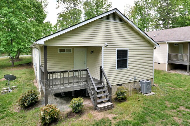 Building Photo - 2408 Francis St