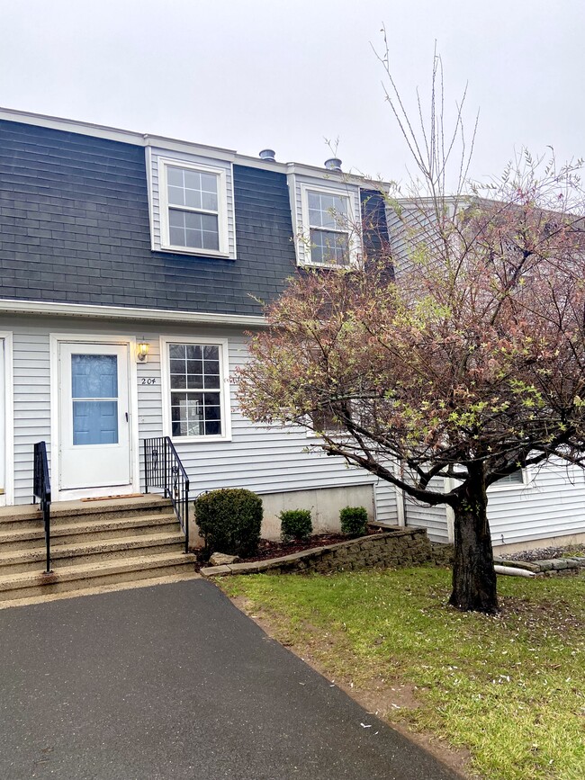 Primary Photo - 204 Austin Ryer Ln
