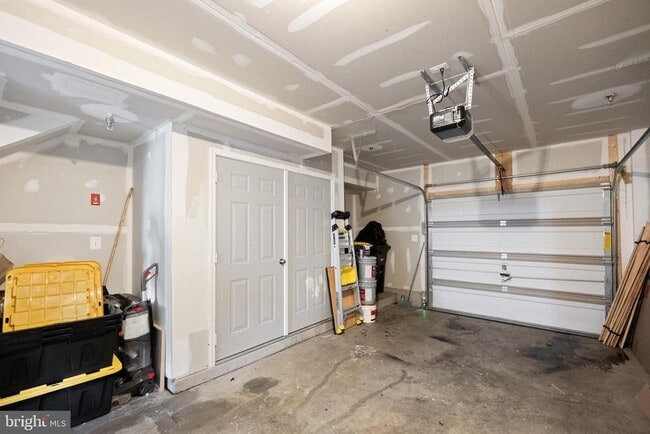 Building Photo - 7207 Barrberry Ln