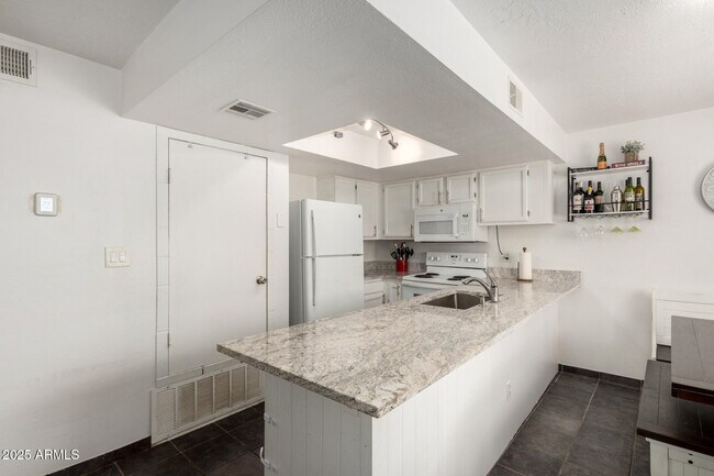 Building Photo - 18811 N 19th Ave