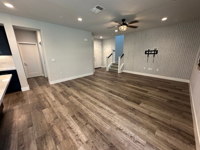 Building Photo - Stunning 4 Bedroom, 3 Bath Mountain House Home