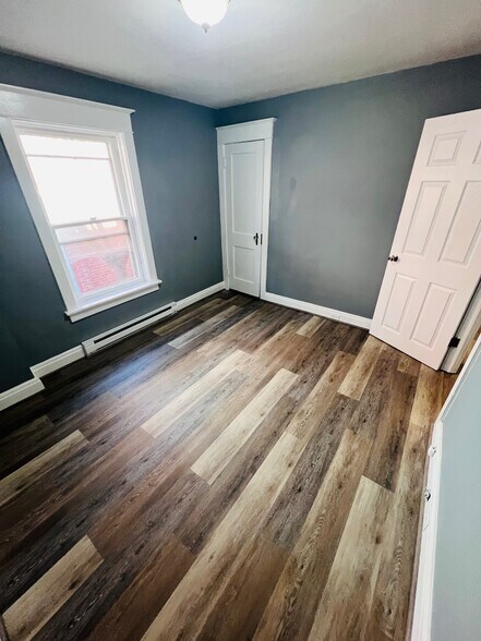 Building Photo - 545 Benton St