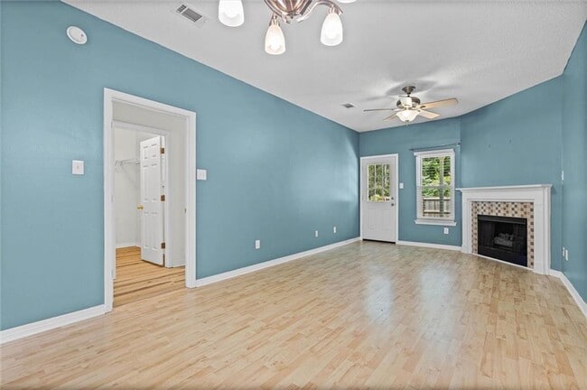 Building Photo - 732 Willow Bridge Dr W