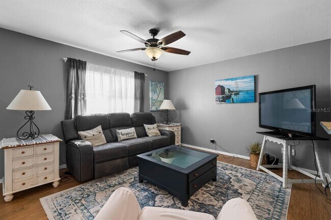 Building Photo - 1802 Bedford Terrace