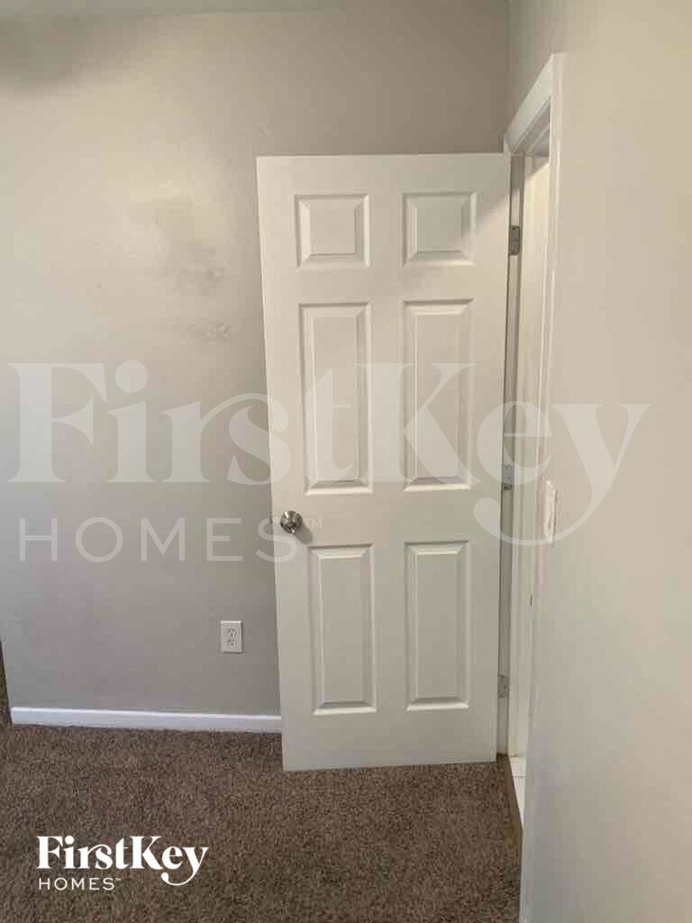 Building Photo - 1410 NE 43rd Ct