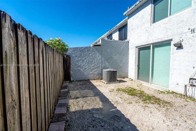 Building Photo - 1070 W 43rd Pl