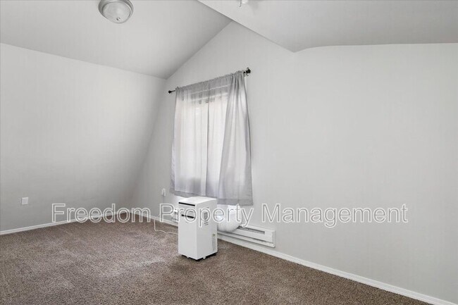 Building Photo - 420 S Garland St