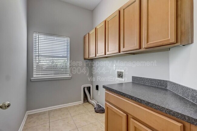 Building Photo - 6132 White Tip Rd