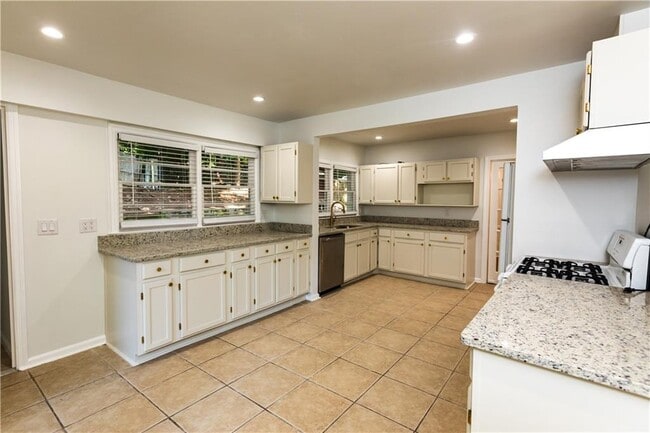 Building Photo - 1392 Lively Ridge Rd NE