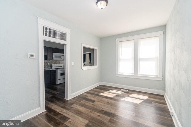 Primary Photo - 409 Edgewood St