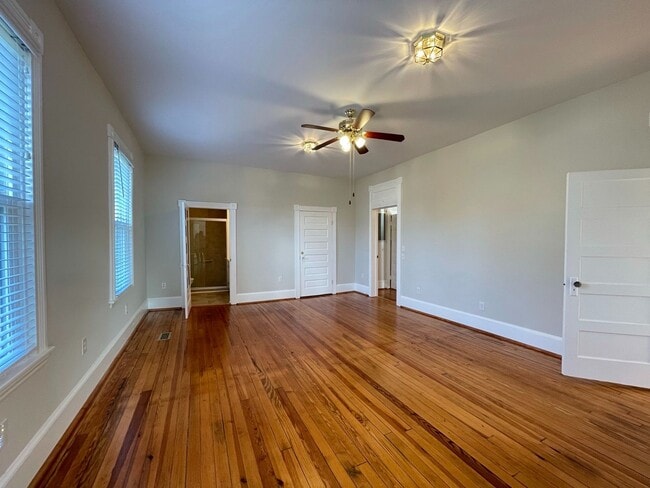 Building Photo - Huge Vintage Home in South Hill