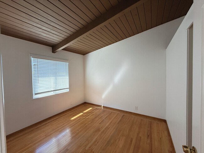 Building Photo - 1652 Borden St