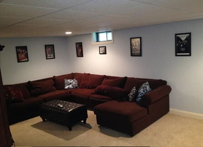 Building Photo - Stunning 5 bedroom Falmouth Home for Rent:...