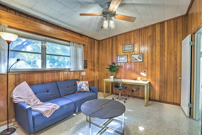 Building Photo - 1412 Country Club Rd N