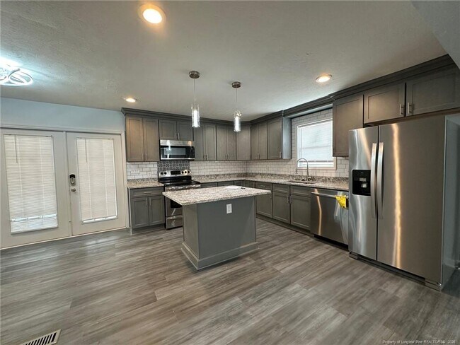 Building Photo - 929 Fleetwood Dr