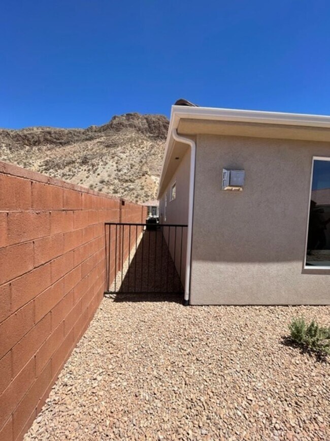 Building Photo - 2446 S 630 W