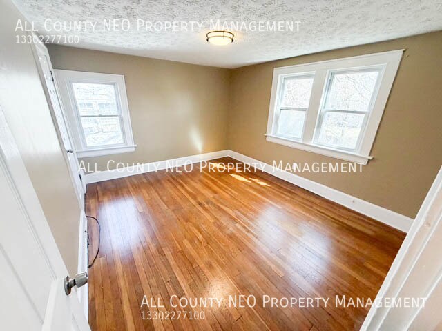 Building Photo - 321 Grace Ave