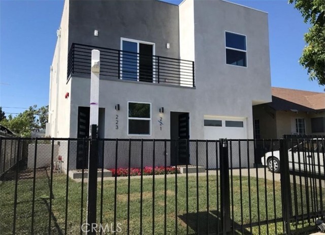 Building Photo - 221 W 85th St