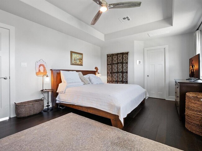 Building Photo - 10103 Twin Lake Loop