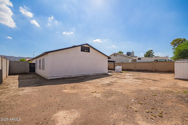 Building Photo - 1754 E Alta Vista Rd