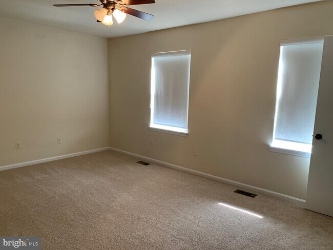 Building Photo - 8200 Aspen Glen Ct