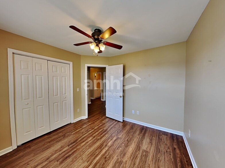 Building Photo - 2824 Candlewicke Dr