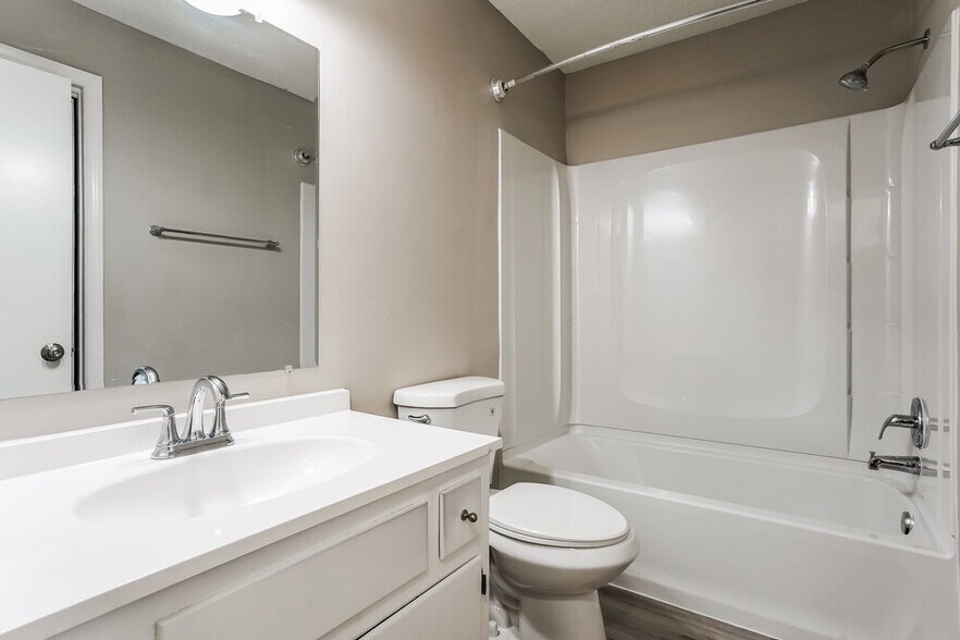 Building Photo - 103 Dwelling Pl