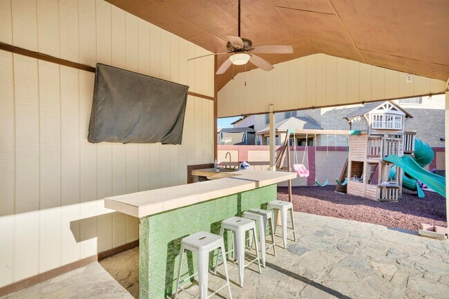 Building Photo - 2122 Mallorca Dr